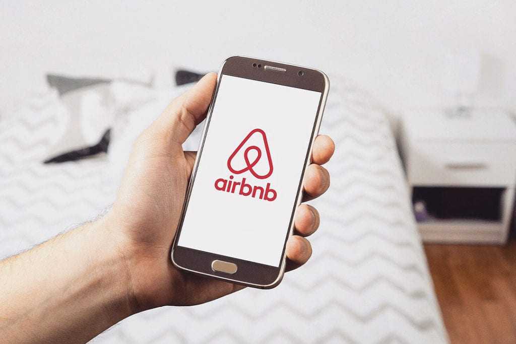 make money as airbnb host